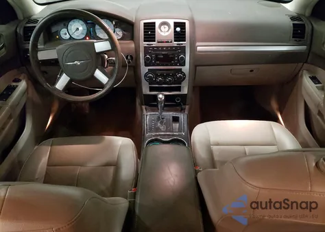 2010 Chrysler 300 Touring z USA, uszkodzony, nr VIN 2C3CA5CV1AH104562